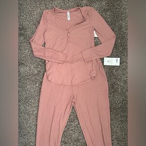 NWT!! Women’s Athleta Mauve Long Sleeve Set